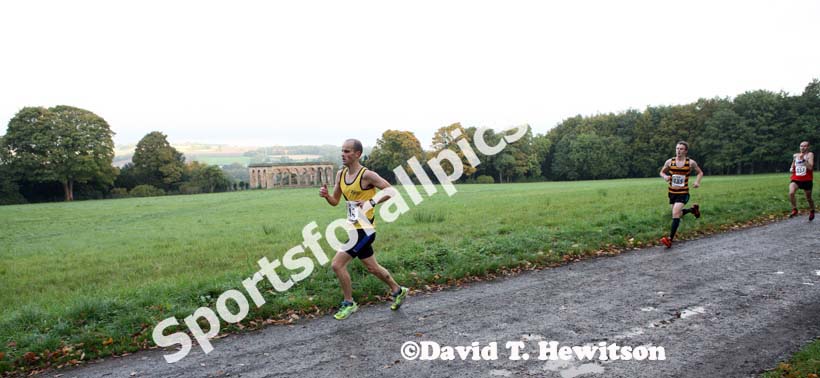 Brandan McMillan (Jarrow) on his way to winning the Gibside Trail Race, Rowlands Gill. Photo: David T. Hewitson/Sports for All Pics